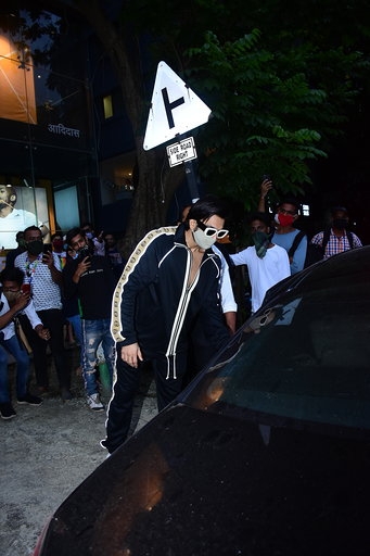 Mumbai: Actor Ranveer Singh seen at Bandra in Mumbai on Sep 15, 2020. (Photo: IANS)