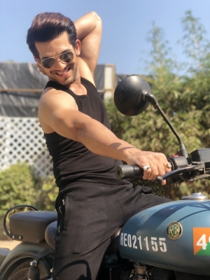 TV actor Arjun Bijlani returns in a music video with 
