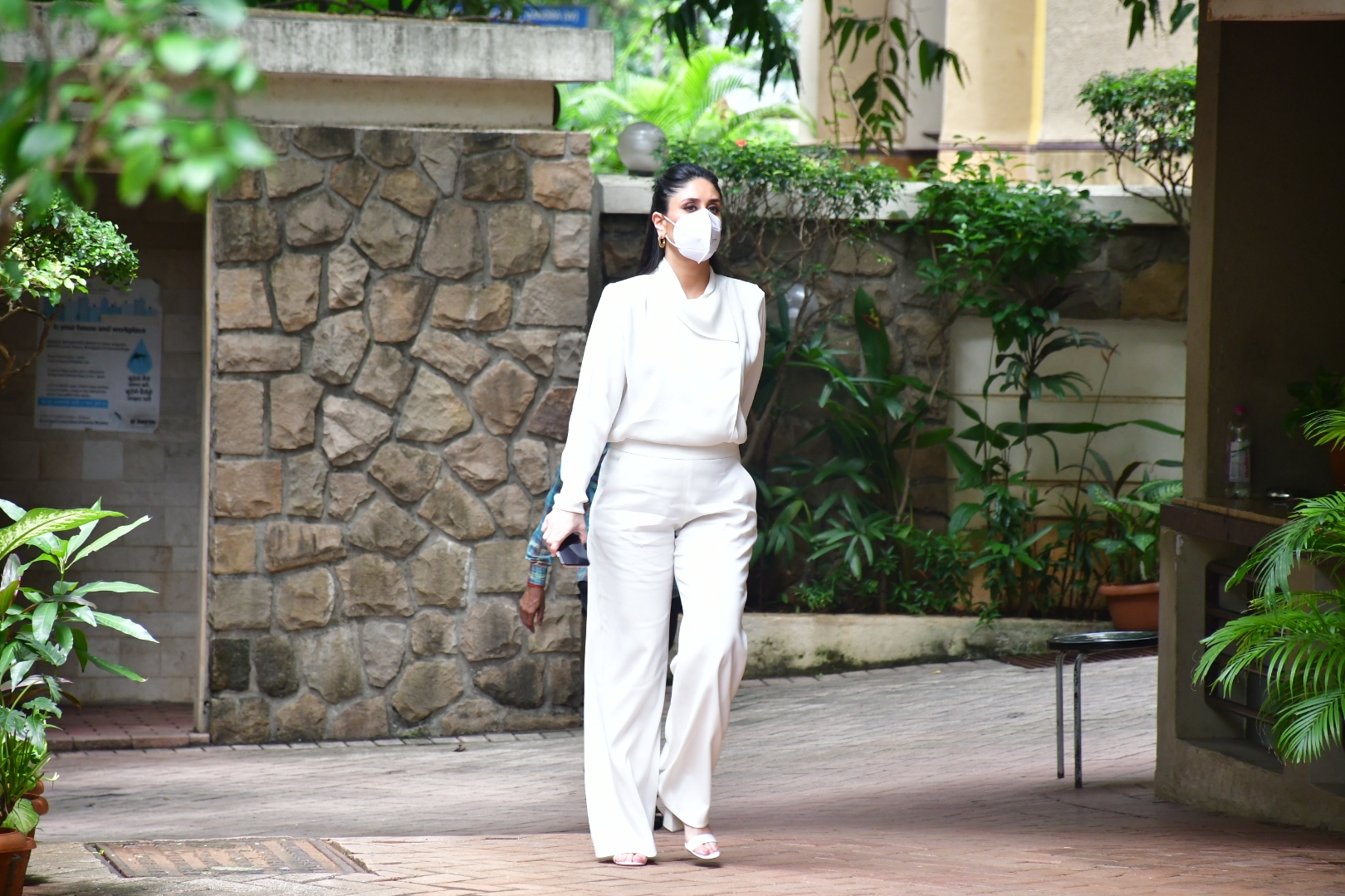 Mumbai: Actress Kareena Kapoor spotted in Mumbai's Bandra on September 20, 2020. (Photo: IANS)