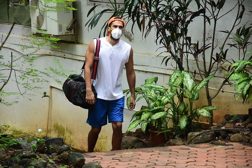 Mumbai: Actor Aditya Roy Kapoor seen at Bandra in Mumbai on Sep 21, 2020. (Photo: IANS)