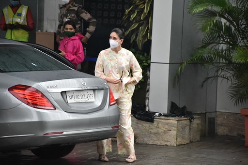 Mumbai: Actress Kareena Kapoor Khan leaves for Delhi for the shooting of her upcoming film "Lal Singh Chaddha" from Chhatrapati Shivaji Maharaj International Airport in Mumbai on Sep 23, 2020. (Photo: IANS)