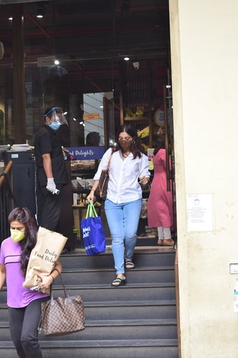 Mumbai: Actress Bhumi Pednekar seen at Juhu in Mumbai on Sep 25, 2020. (Photo: IANS)