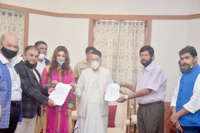 Payal Ghosh meets Maharashtra governor seeking Y category security