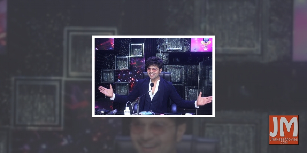 Himesh Reshammiya gives Bollywood offer to reality show participants.