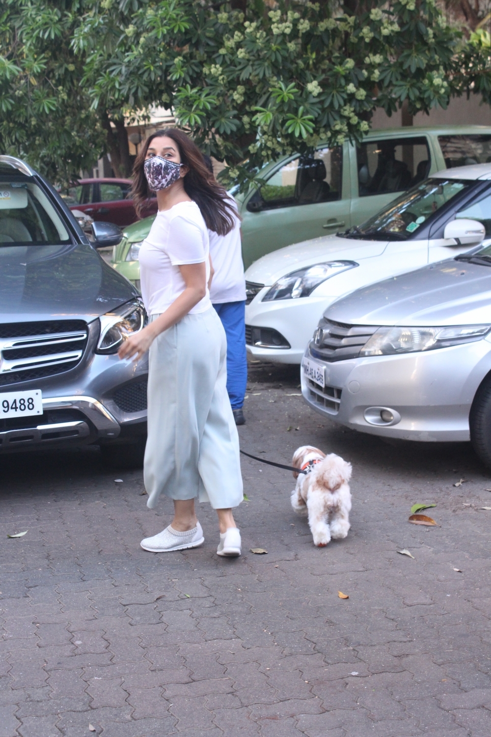 Mumbai: Singer Sophie Chaudhary seen at Bandra in Mumbai on Sep 30, 2020. (Photo: IANS)