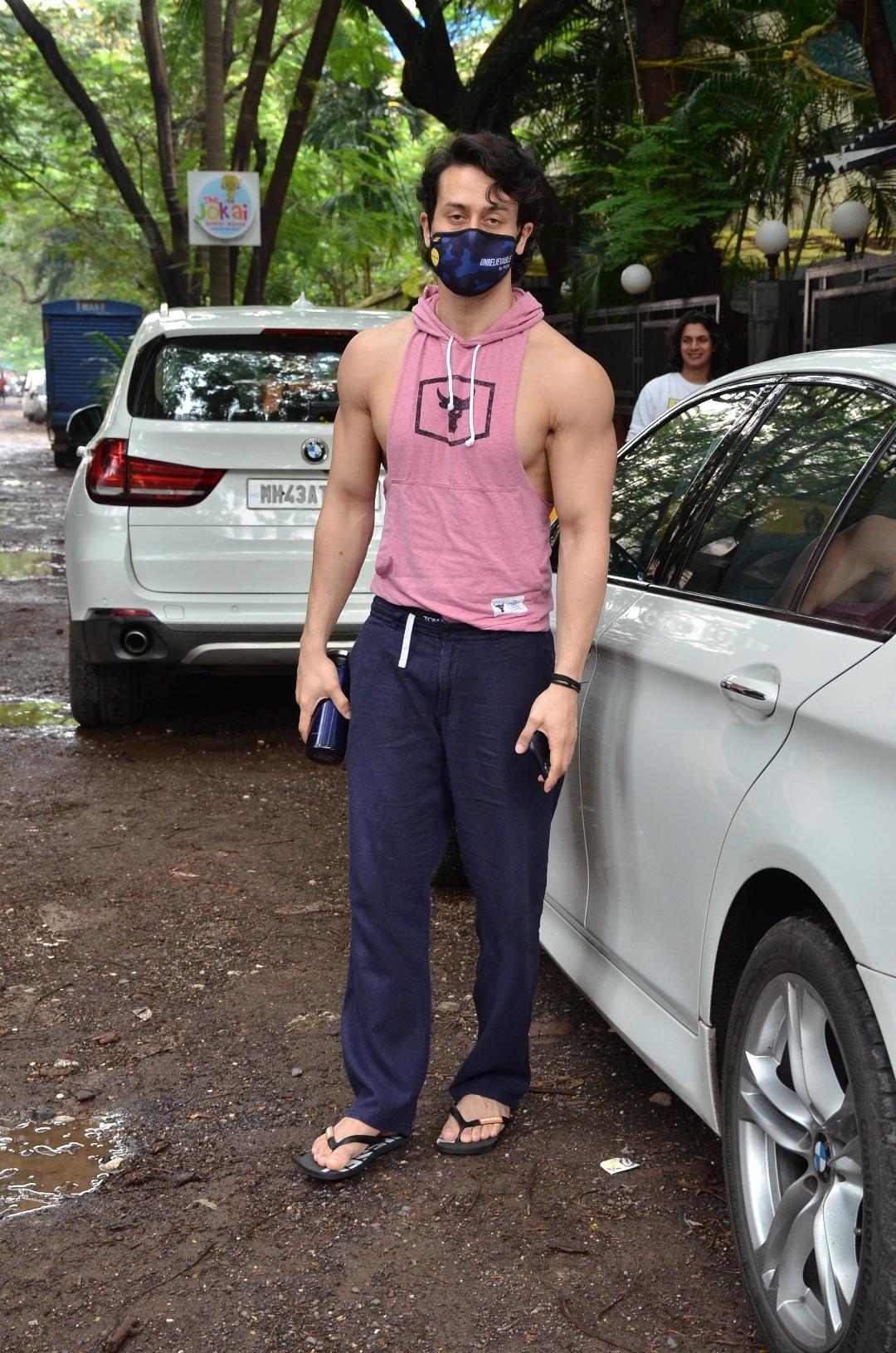 Mumbai: Actor Tiger Shroff seen at Juhu in Mumbai on Oct 4, 2020. (Photo: IANS)