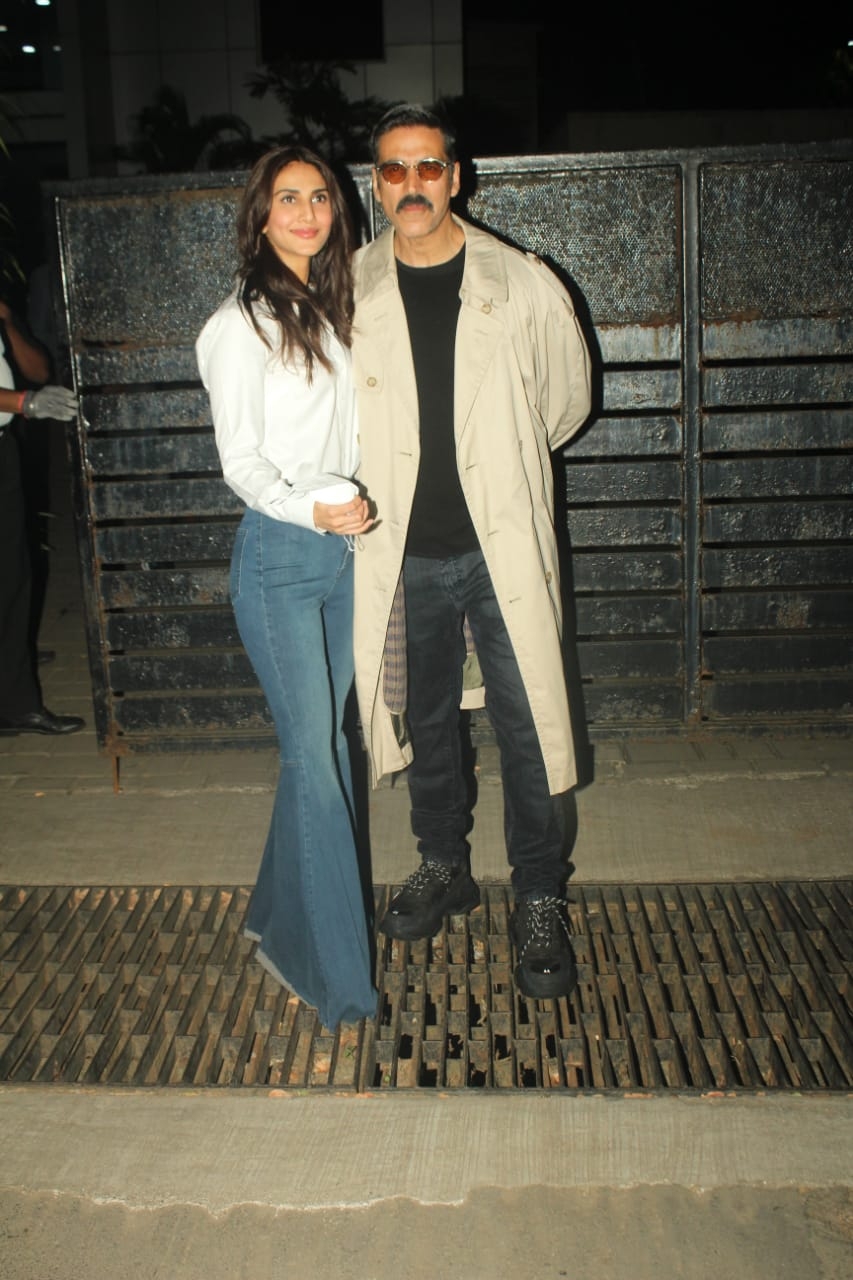 Mumbai: Actors Akshay Kumar and Vaani Kapoor pose for the shutterbugs as they return to Mumbai post the shooting of their upcoming film "Bell Bottom", on Oct 2, 2020. Actress Vaani Kapoor was seen flaunting her bell bottom paired with a white shirt in style! (Photo: IANS)