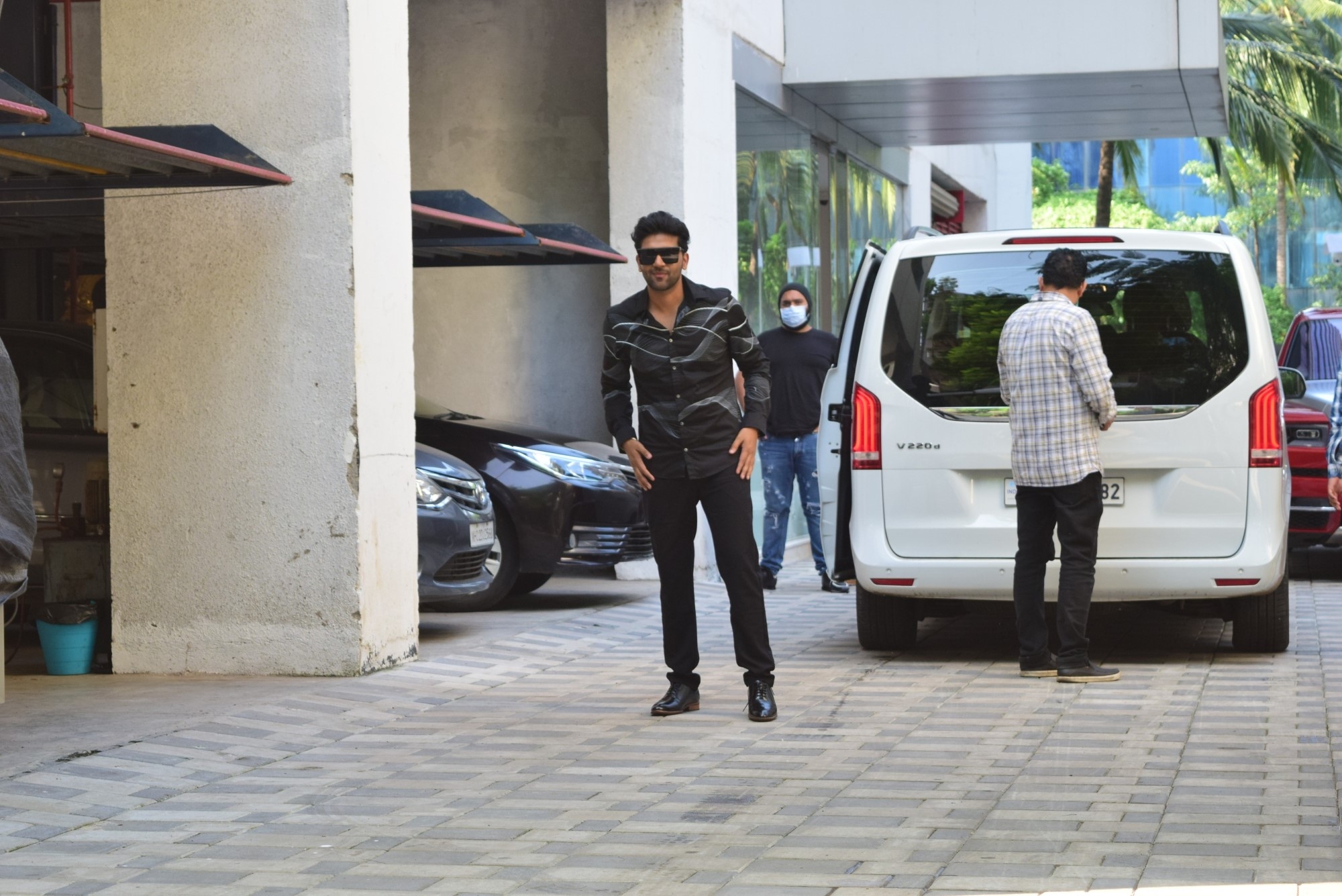 Mumbai: Singer-songwriter Guru Randhawa seen at the office of T-Series at Mumbai's Andheri on Oct 5, 2020. (Photo: IANS)