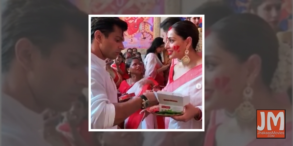 Bipasha relieves memories of last year's Durga Puja festivity