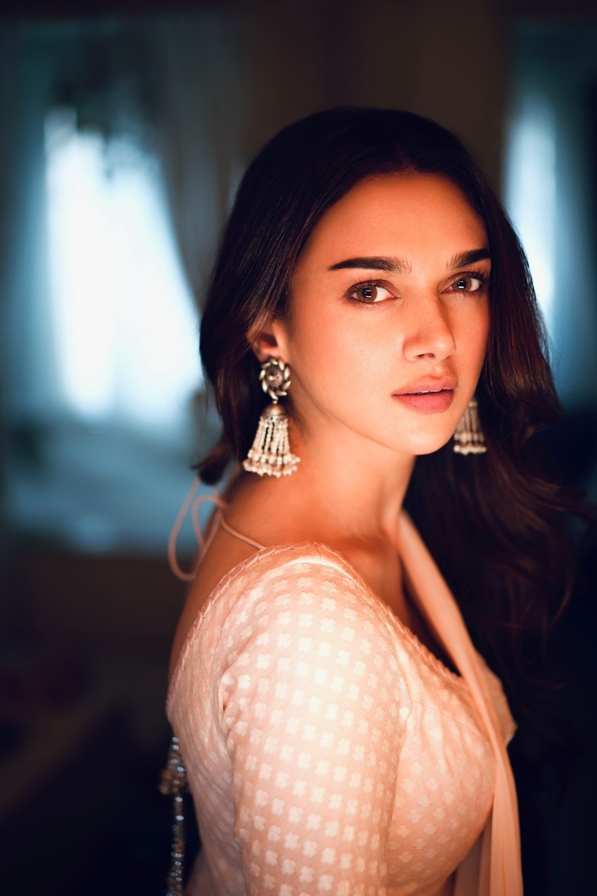 Aditi Rao Hydari To Play Female Lead In Maha Samudram.