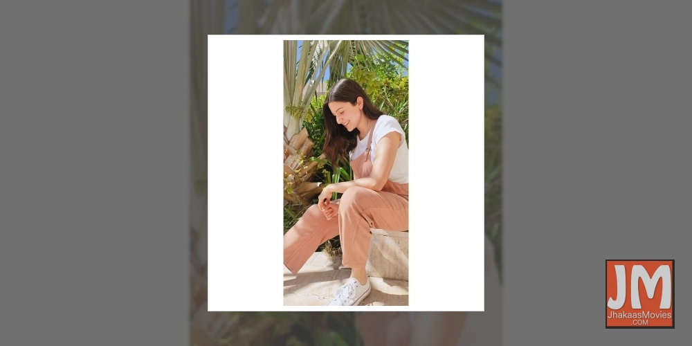 Anushka Sharma flaunts pregnancy glow