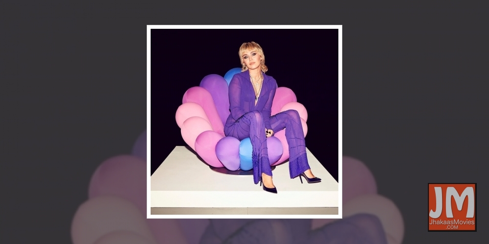 Miley Cyrus: I got chased down by UFO