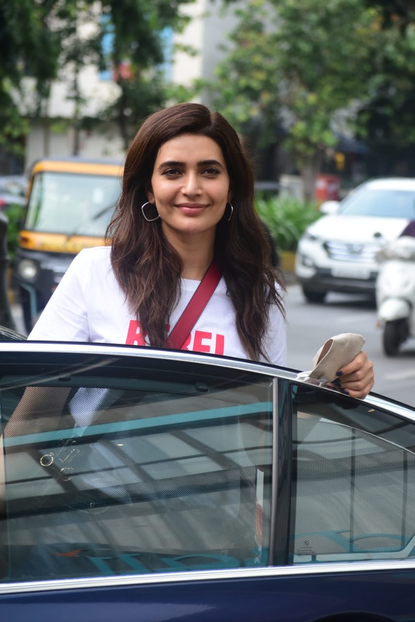 Mumbai: Actress Karishma Tanna seen at Khar in Mumbai on Oct 21, 2020. (Photo: IANS)