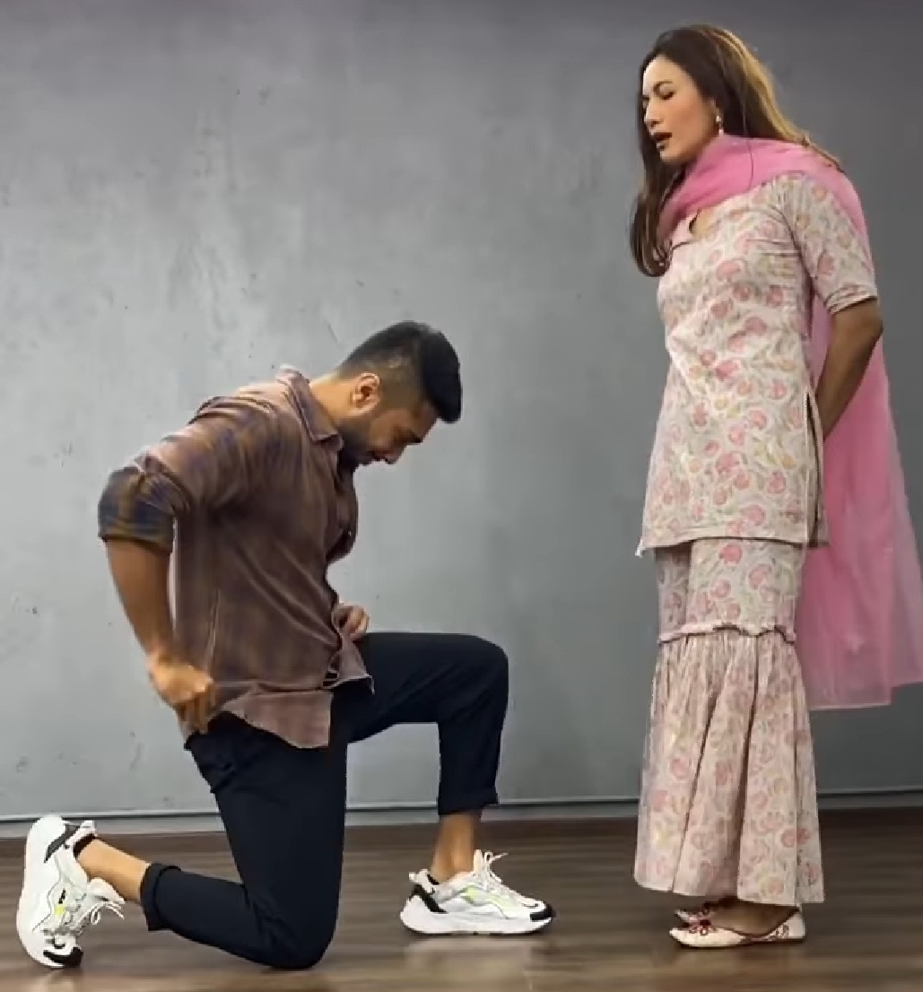 Gauahar Khan denies rumours of marriage with Ismail Darbar's son.