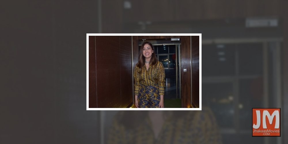 Yami Gautam flaunts her early-morning, oiled hair look