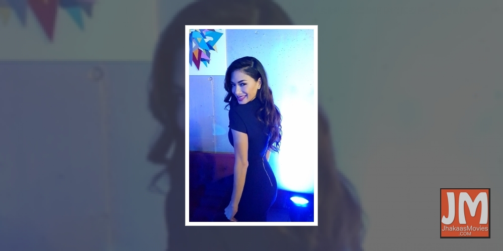 Nicole Scherzinger flaunts hourglass figure at yoga