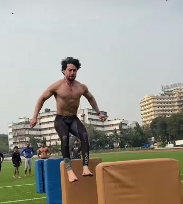 Tiger Shroff burns cake calories