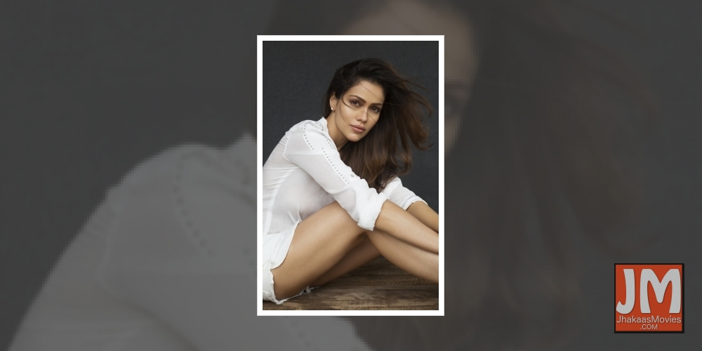 Waluscha De Sousa plays boss lady in 'Escaype Live'.