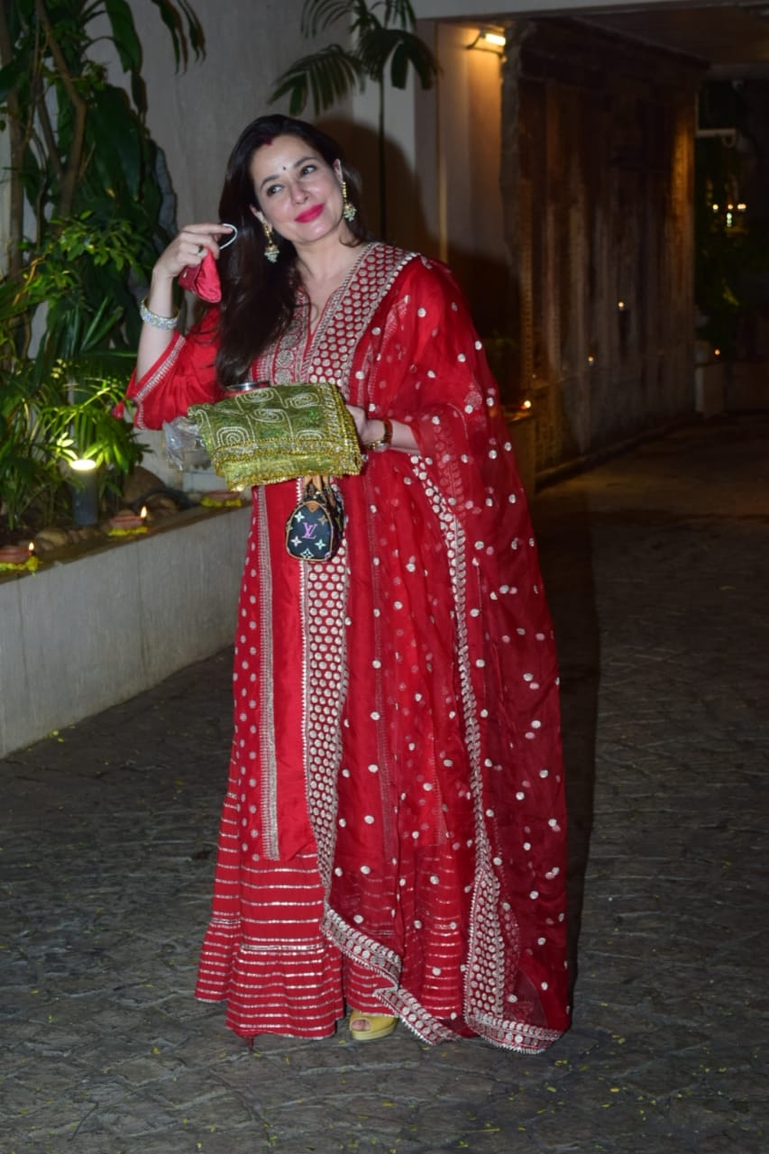 Mumbai: Actress Neelam Kothari poses for the shutterbugs during Karwa Chauth celebrations in Mumbai on Nov 4, 2020. (Photo: IANS)