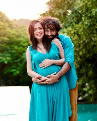 TV star Nakuul Mehta, wife set to become parents.