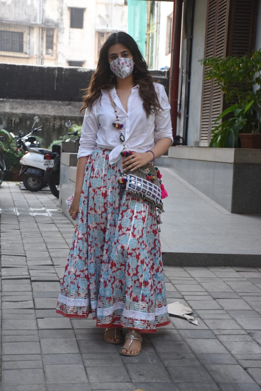 Mumbai: Actress Nupur Sanon seen at Bandra in Mumbai on Nov 10, 2020. (Photo: IANS)