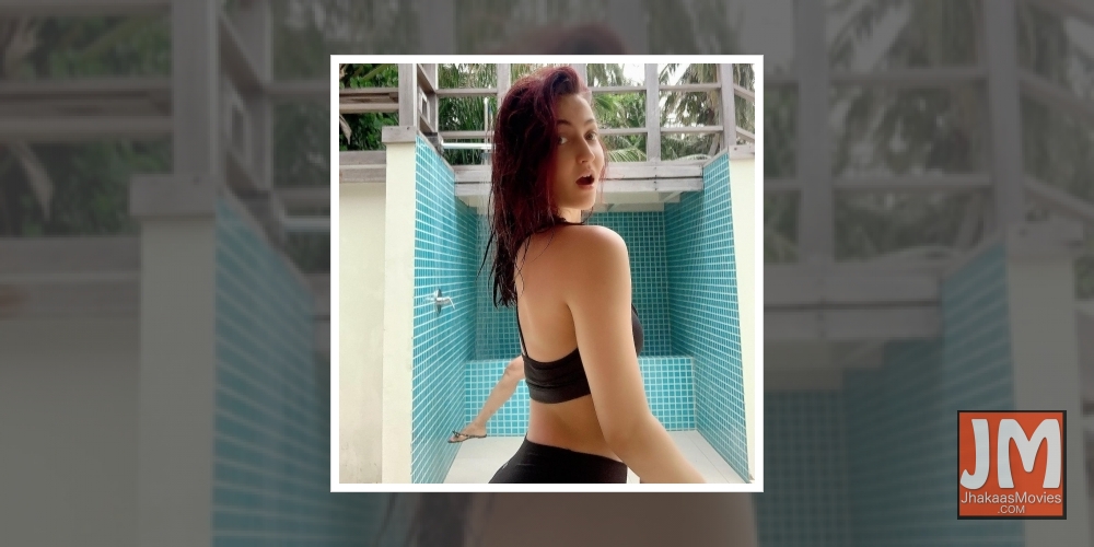 Ellie AvrRam turns beauty in black bikini.