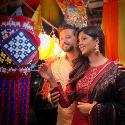 Vatsal Sheth, Ishita Dutta go kandil shopping to support local business