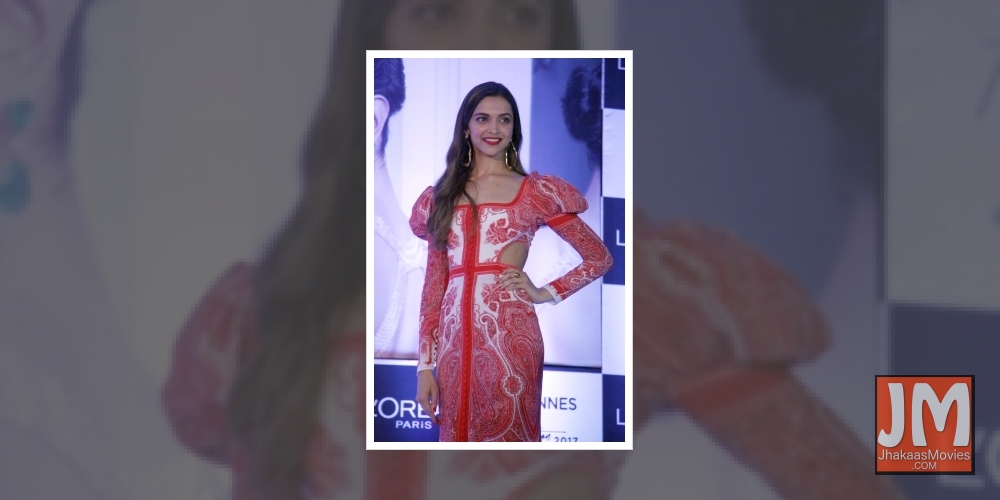 Deepika Padukone gives a thumbs up to memes on her Diwali style