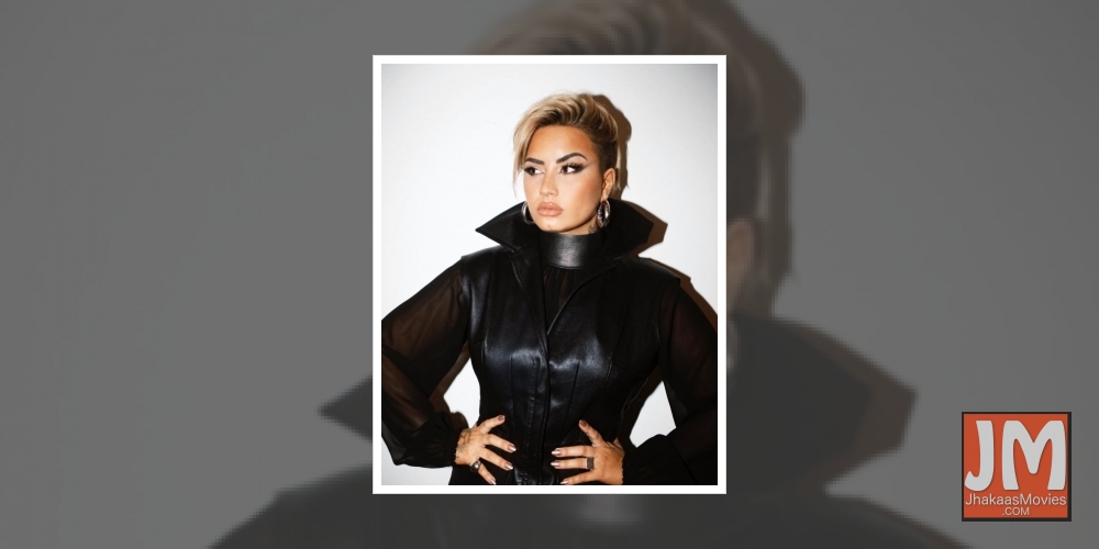Demi Lovato debuts edgy new pixie haircut.