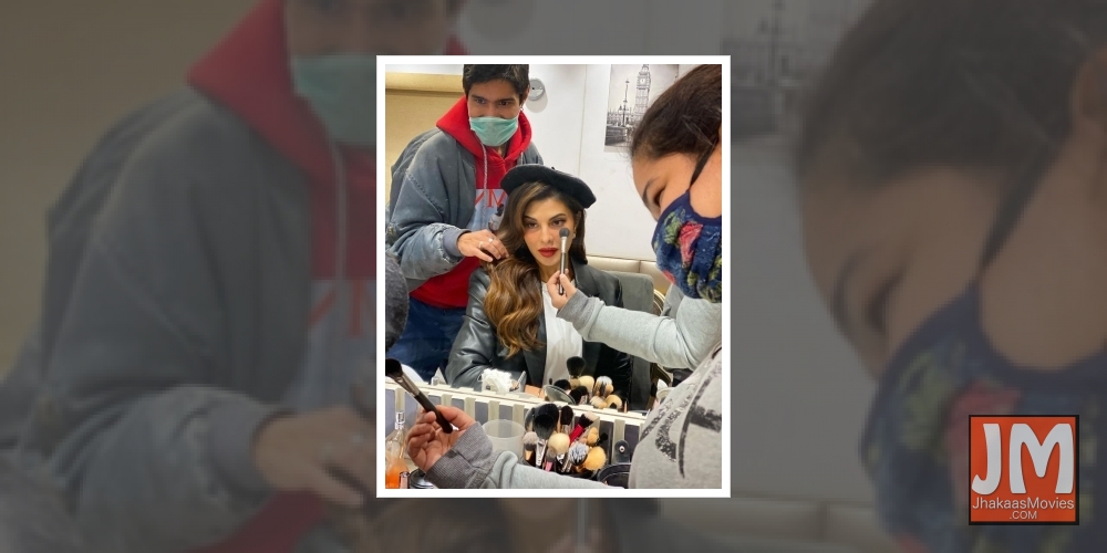 Jacqueline shares sneak peek of her glam look in 'Bhoot Police'.