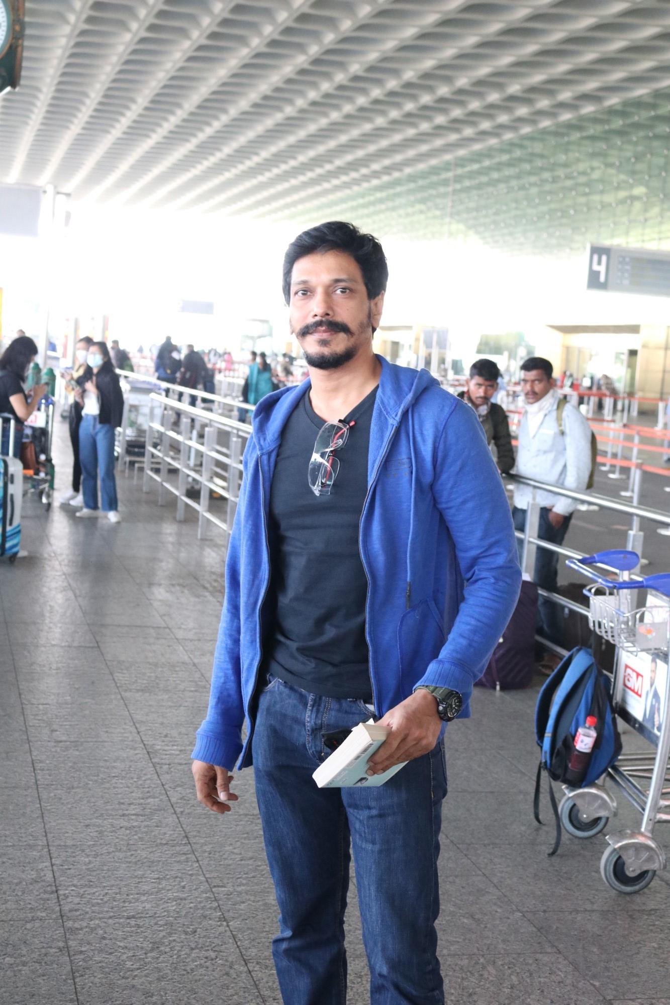 Mumbai: Actor Mahesh Shetty seen at the Chhatrapati Shivaji Maharaj International Airport in Mumbai on Nov 21, 2020. (Photo: IANS)