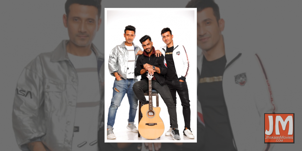 Romantic anthem Aawara Shaam Hai