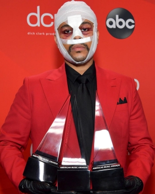 American Music Awards 2020: Taylor Swift, The Weeknd sweep gala.