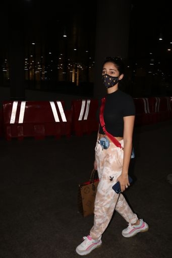 Mumbai: Actress Ananya Panday seen at the Chhatrapati Shivaji Maharaj International Airport in Mumbai on Nov 24, 2020. (Photo: IANS)