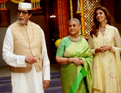 Big B shoots with wife Jaya, daughter Shweta