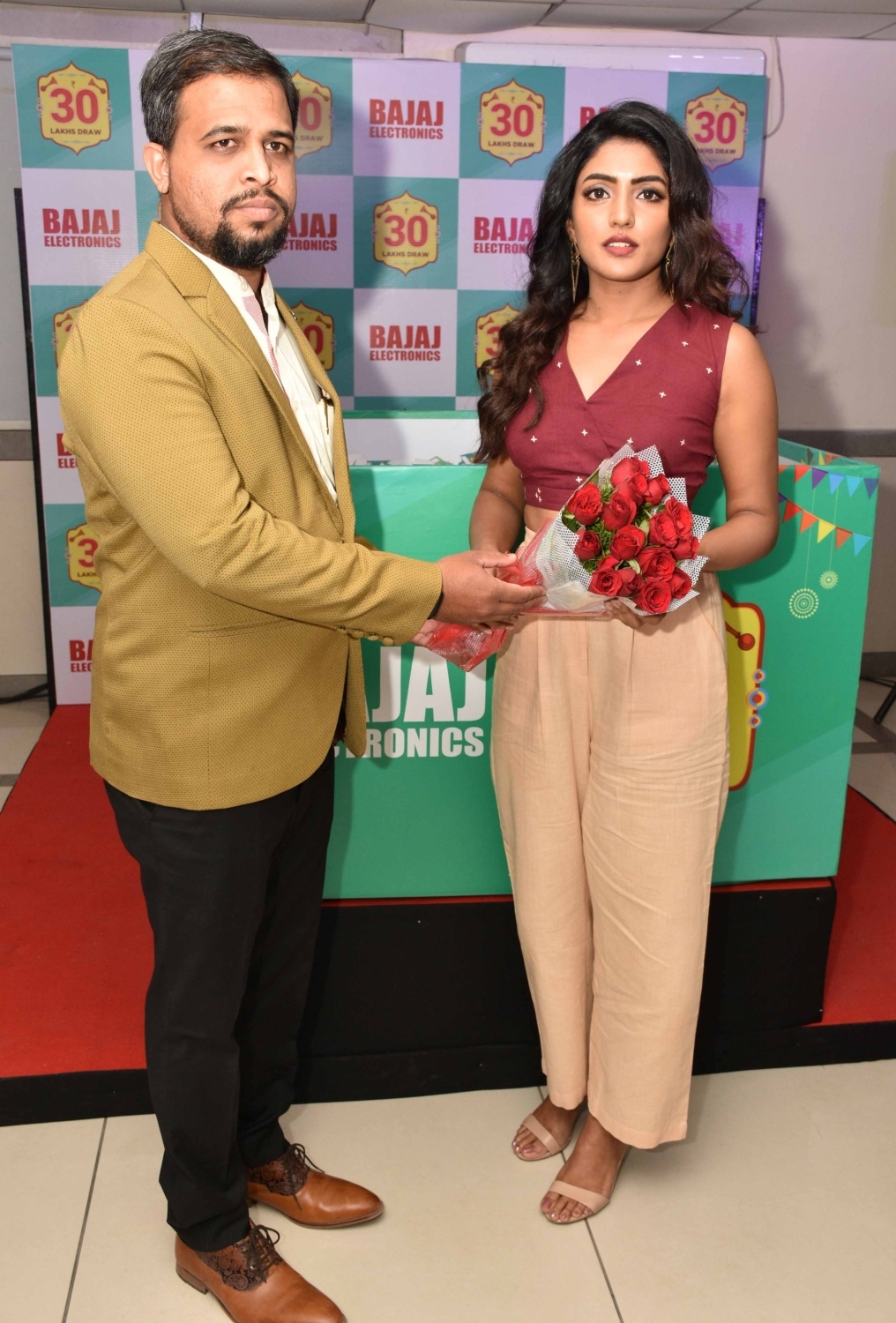 Eesha Rebba Picks the Draw of  30 Lakhs Cash Prize