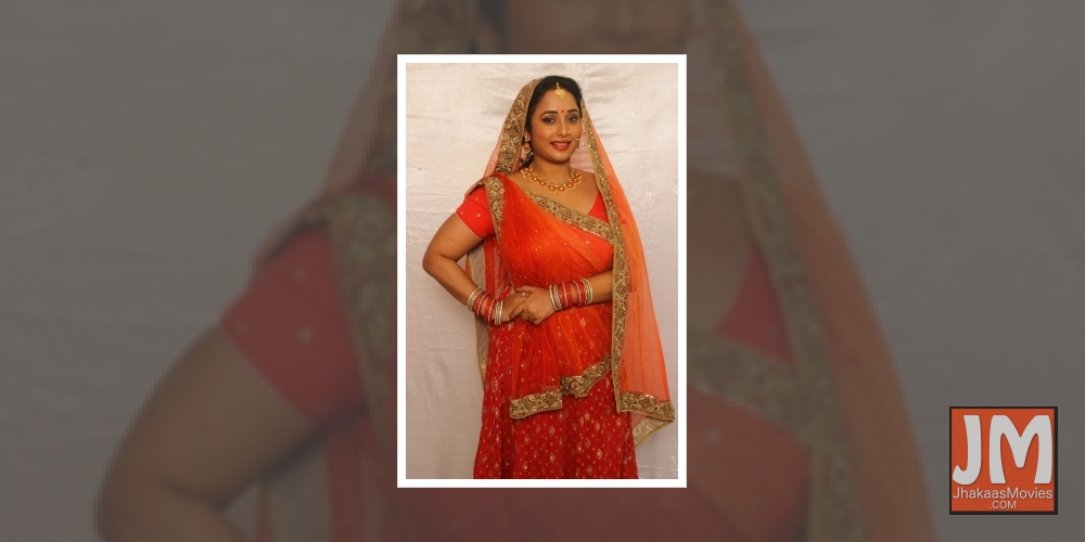 Bhojpuri actress Rani Chatterjee has fun with dialogues on TV image.