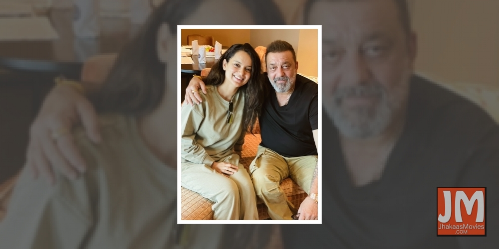 Kangana Ranaut meets Sanjay Dutt, netizens call her 'hypocrite'.