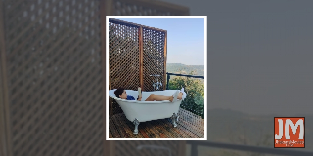 Ira Khan takes a 'break' by dipping into a pool