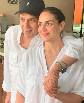 Dharmendra turns 85: Hema, Sunny, Bobby, Esha post wishes