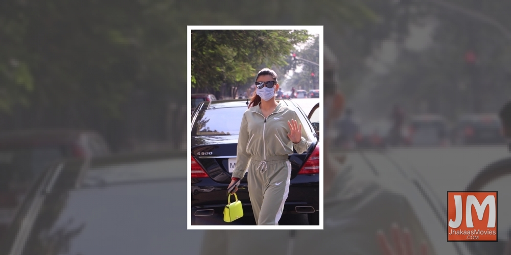 Mumbai: Actress Urvashi Rautela seen at Juhu in Mumbai on Dec 5, 2020.