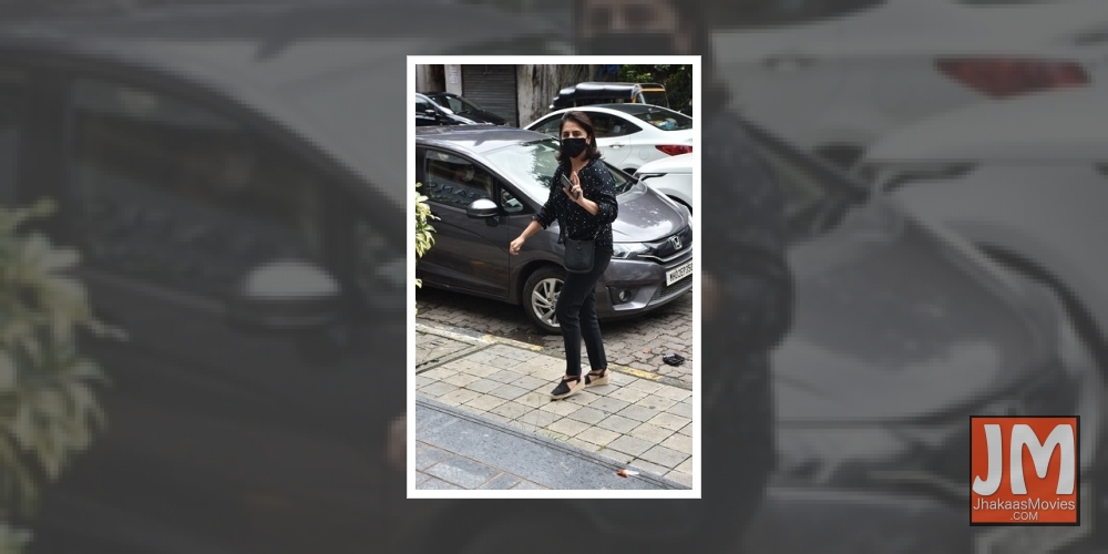 Neetu Kapoor confirms testing Covid positive