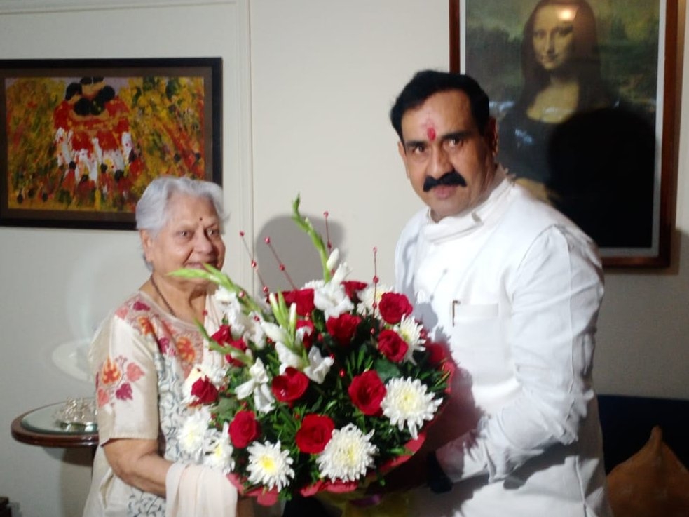 Amitabh Bachchan's mother-in-law's courtesy visit to Indira Bhaduri