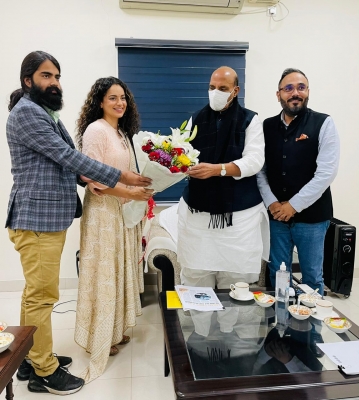 Kangana meets Rajnath Singh ahead of 