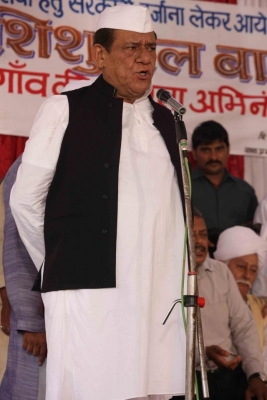 Om Puri shot despite typhoid, recalls wife Nandita about his upcoming last film.