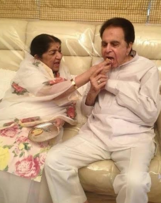 When Lata Mangeshkar wished 'Bade Bhai Dilip Kumar ji'