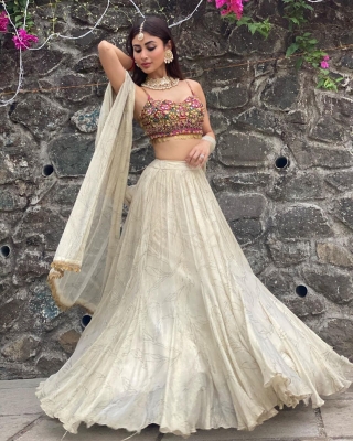 Mouni Roy stuns in ethnic chic.