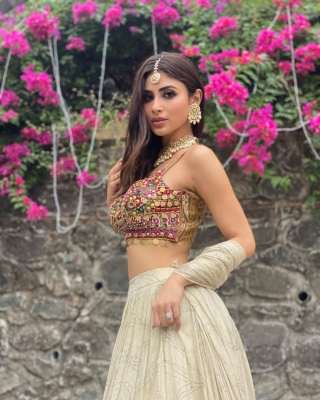 Mouni Roy stuns in ethnic chic.