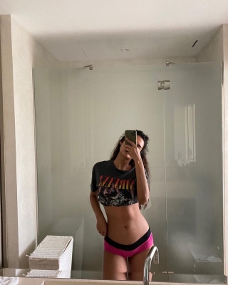 Esha Gupta flaunts toned midriff.