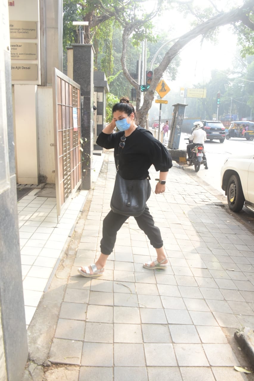 Mumbai: Actress Raveena Tandon seen at Mumbai's Bandra on Dec 16, 2020. (Photo: IANS)